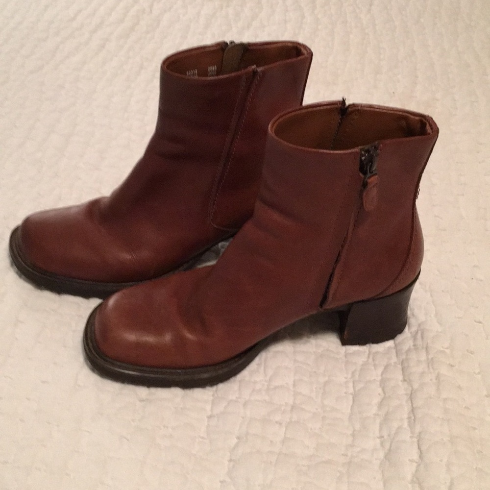 Timberland like new boots. All leather. Very nice!